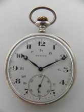 Starožitné kapesní hodinky značky ZENITH. Tyto dvouplášťové kapesní hodinky najdete v nabídce olomoucké společnosti USTAR sídlící v Olomouci a Praze.